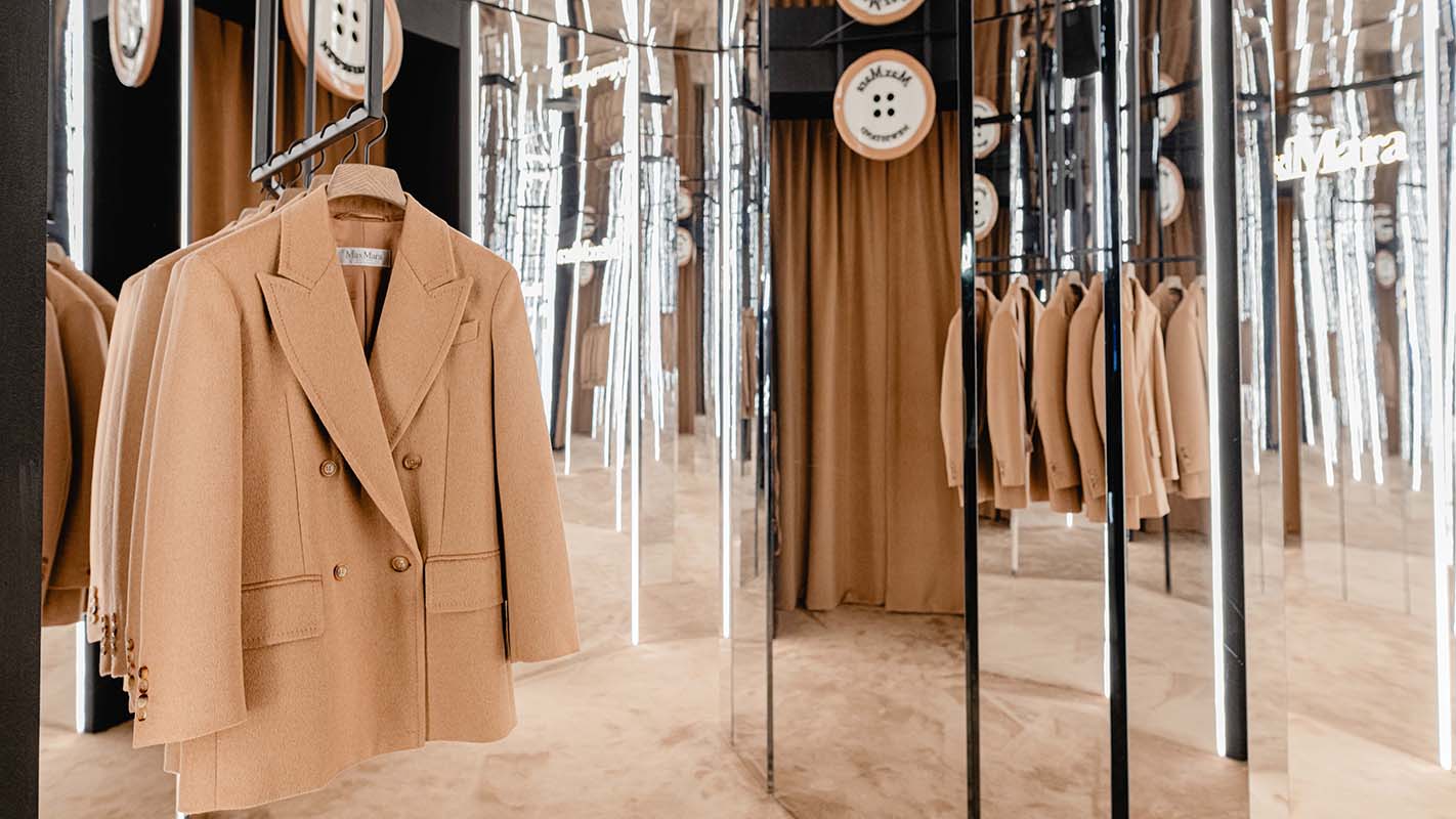010  Bar 1983 Max Mara Brand