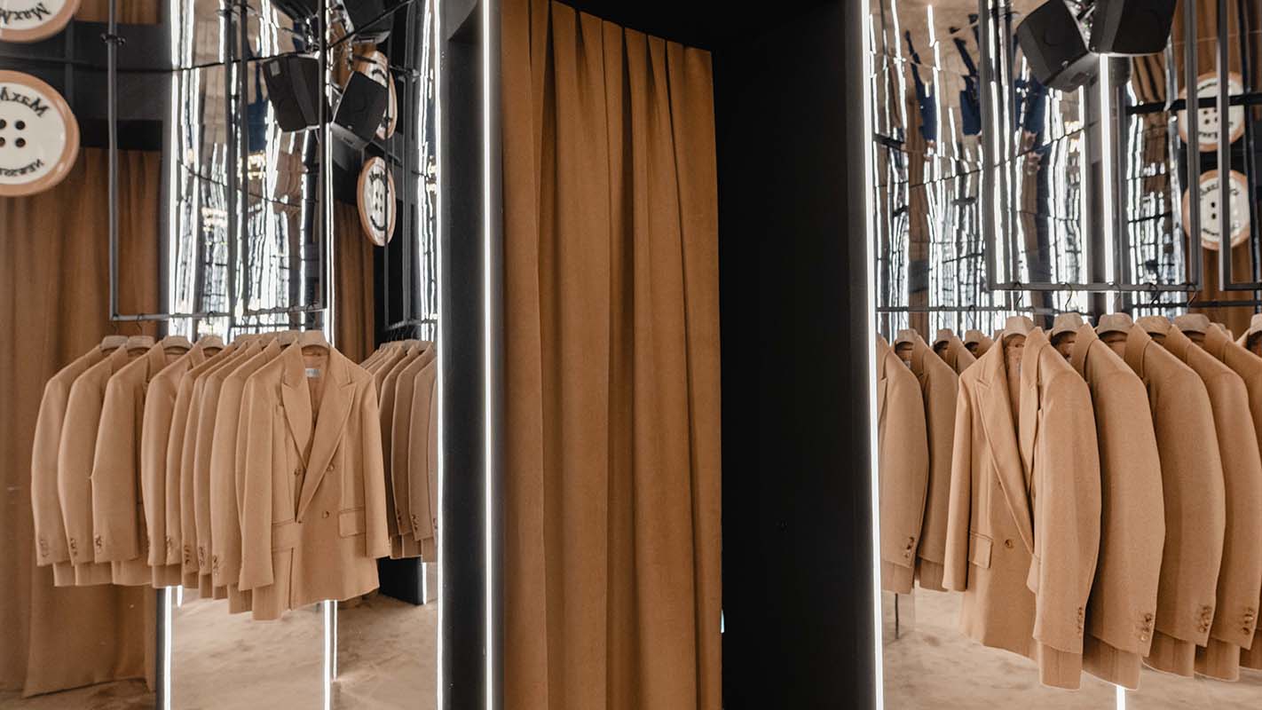 015  Bar 2033 Max Mara Brand