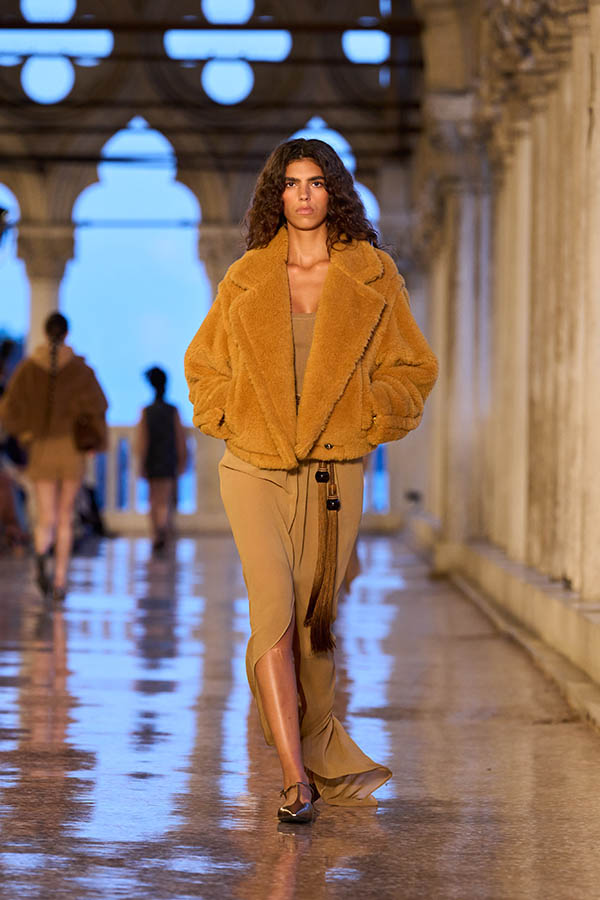Max Mara Resort 2025 026 Max Mara Brand