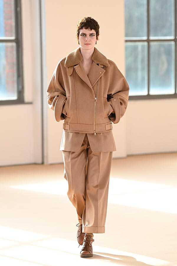 Maxmara Runway Look 002 Max Mara Brand Maxmara Runway Look 002 Max Mara Brand