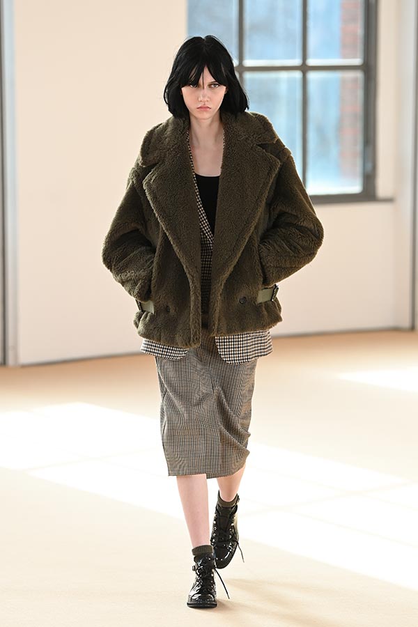 Maxmara Runway Look 012 Max Mara Brand Maxmara Runway Look 012 Max Mara Brand